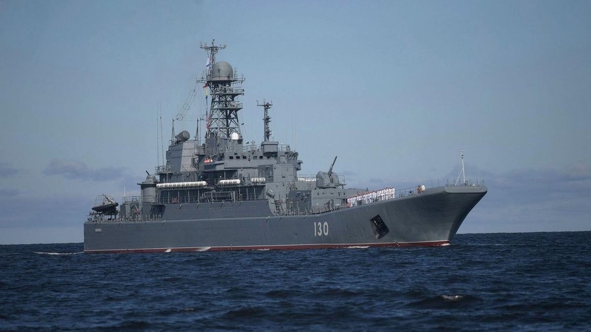 Další eskalace. Rusové do Černého moře přesouvají flotilu vojenských lodí